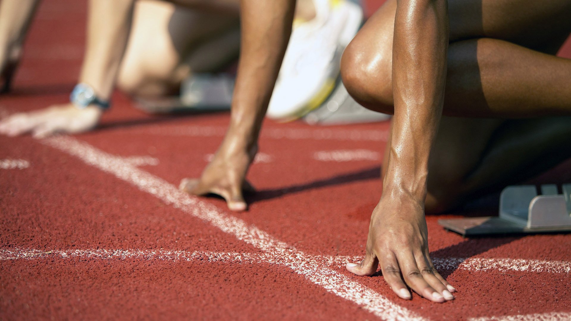 城市与赛事合作设立观赛安全热线提供便捷咨询服务,城市赛播报